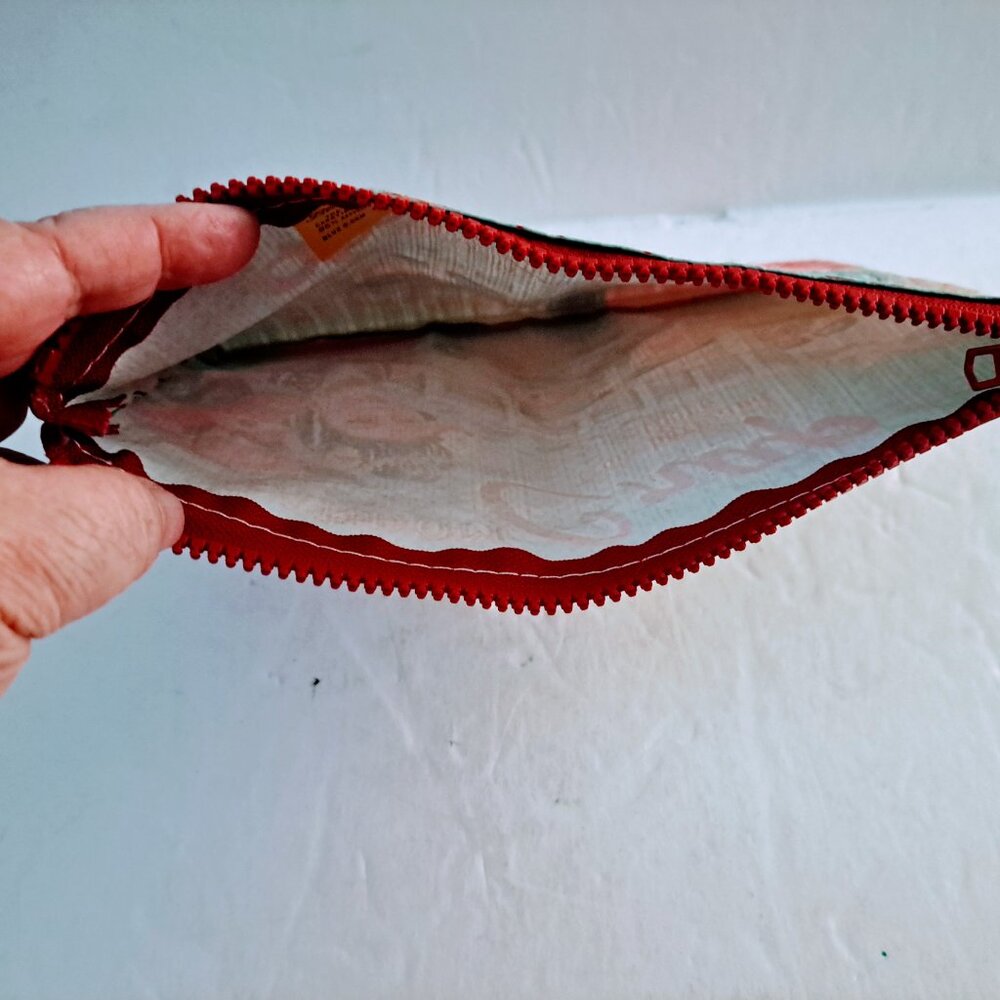 Random Crap From Here And There Medium Zipper Nov… - image 5